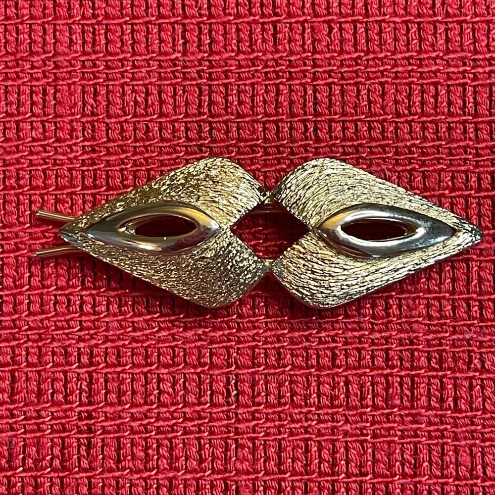 Vintage hair clip